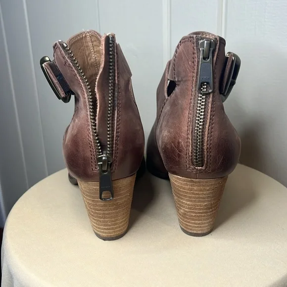 Vionic Women's Upright Rory Brown Back Zip Heeled Ankle Booties Boots - Picture 2 of 9